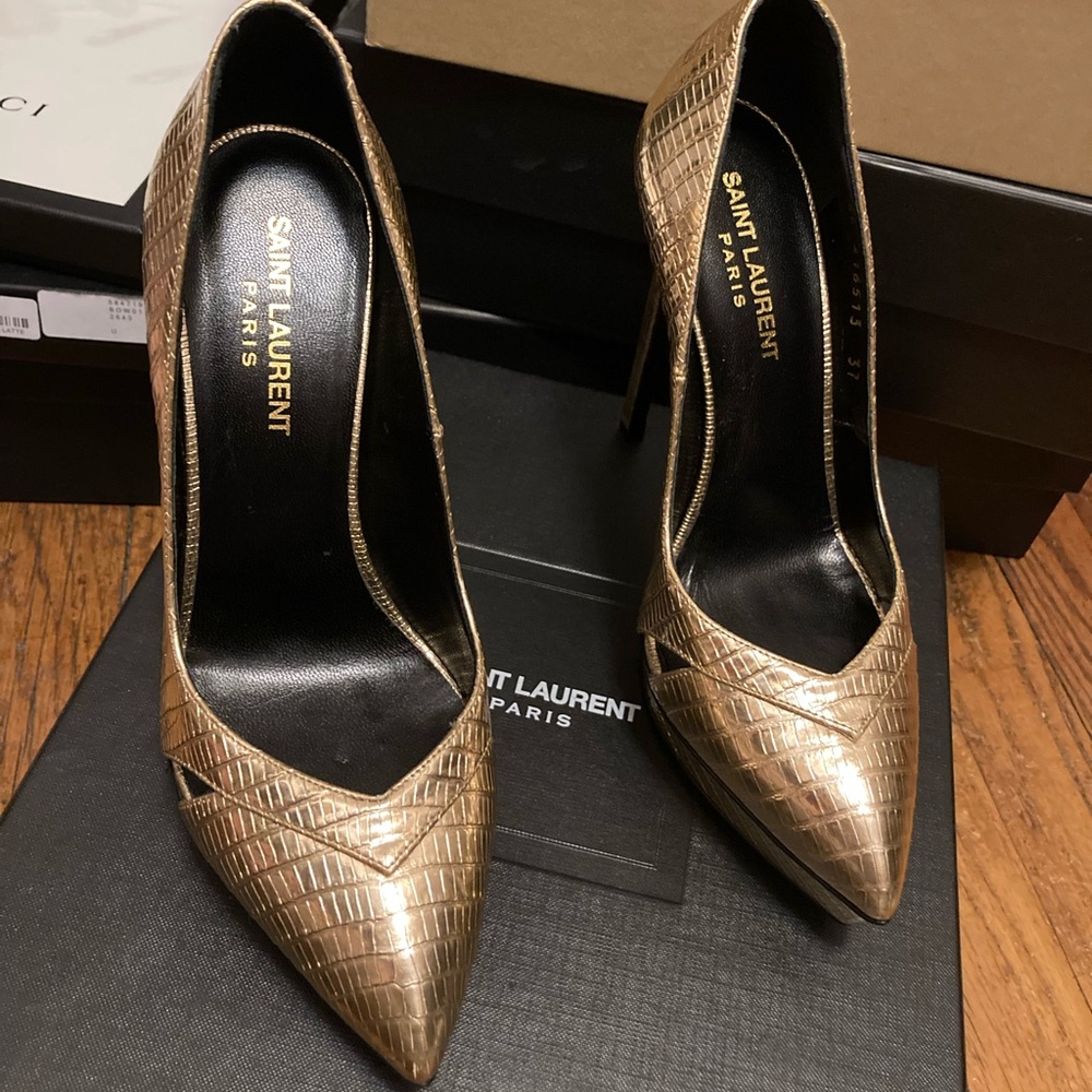 St. Laurent Gold pump